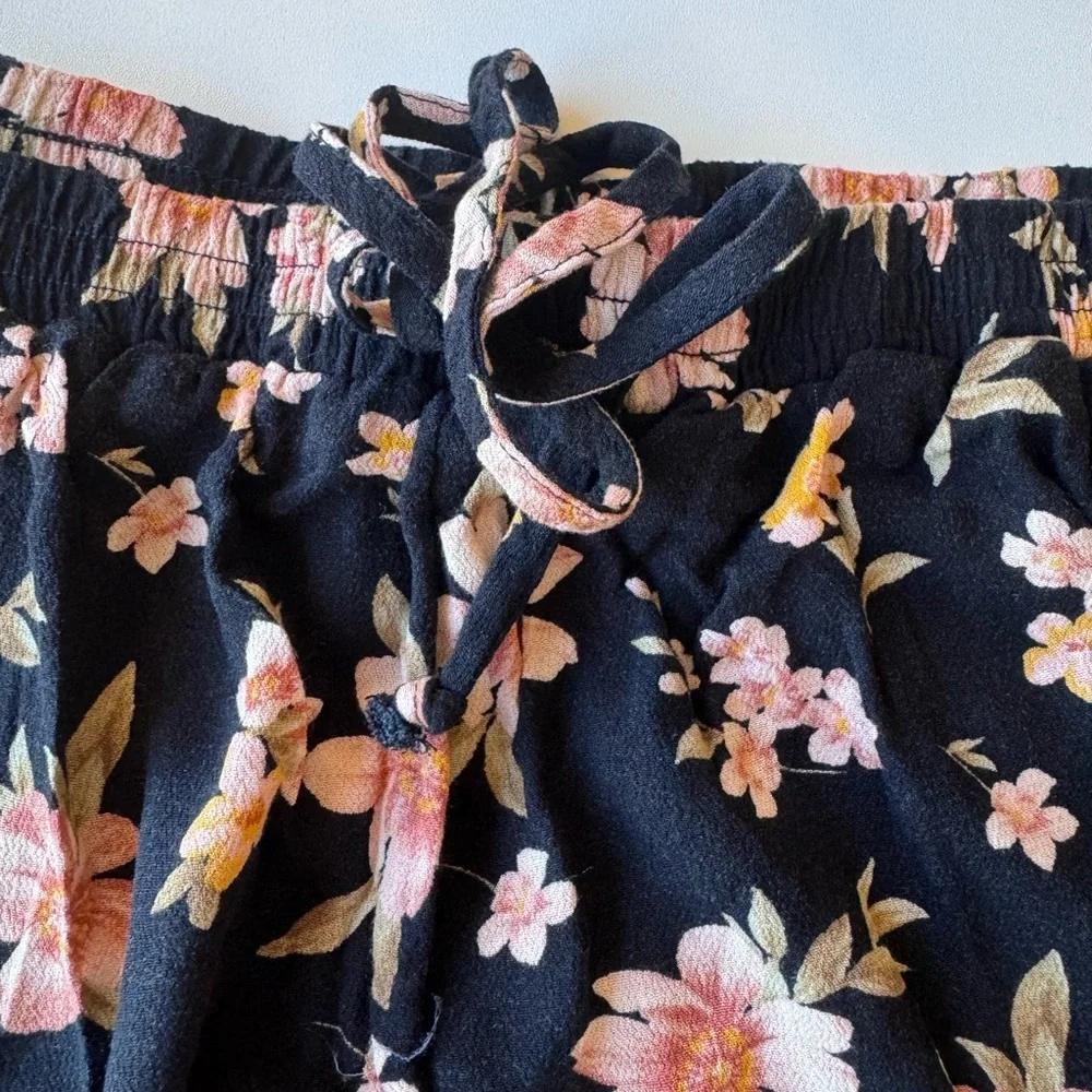 American Eagle Outfitters Floral Flowy Shorts